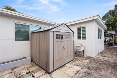 House in Hollywood, Florida 3 bedrooms, 127.28 sq.m. № 2020198 - photo 28