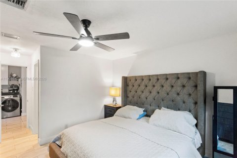 House in Hollywood, Florida 3 bedrooms, 127.28 sq.m. № 2020198 - photo 16