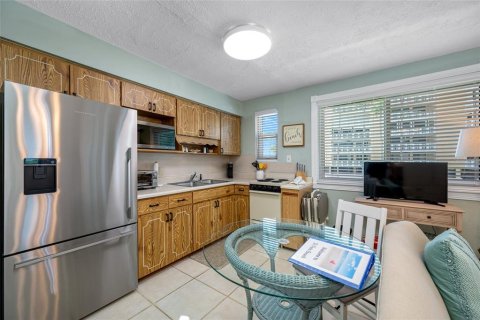 Condo in Saint Pete Beach, Florida, 1 bedroom  № 1850179 - photo 8