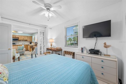 Condo in Saint Pete Beach, Florida, 1 bedroom  № 1850179 - photo 24