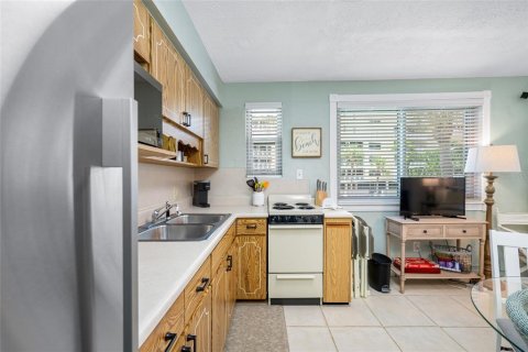 Condo in Saint Pete Beach, Florida, 1 bedroom  № 1850179 - photo 9