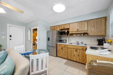 Condo in Saint Pete Beach, Florida, 1 bedroom  № 1850179 - photo 7