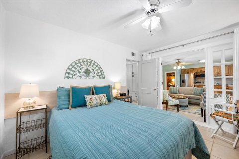 Condo in Saint Pete Beach, Florida, 1 bedroom  № 1850179 - photo 22