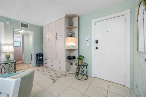 Condo in Saint Pete Beach, Florida, 1 bedroom  № 1850179 - photo 4