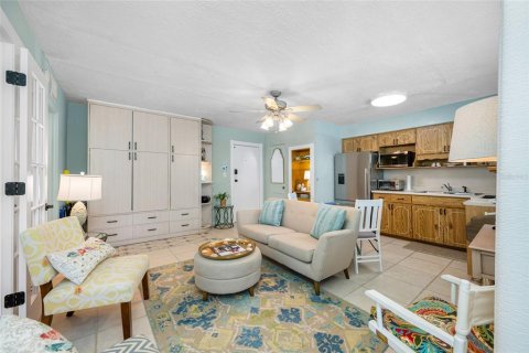 Condo in Saint Pete Beach, Florida, 1 bedroom  № 1850179 - photo 12