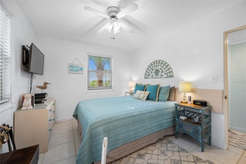 Condo in Saint Pete Beach, Florida, 1 bedroom  № 1850179 - photo 21