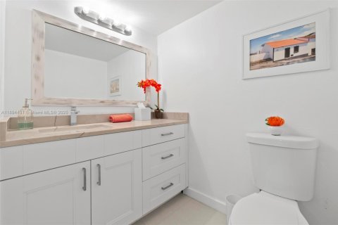 Condo in Hallandale Beach, Florida, 1 bedroom № 1947193 - photo 10