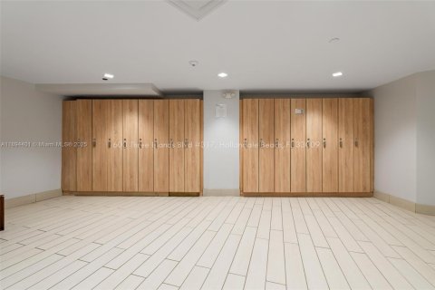 Condo in Hallandale Beach, Florida, 1 bedroom № 1947193 - photo 28