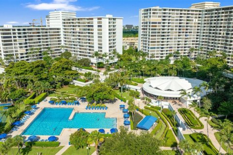 Condo in Hallandale Beach, Florida, 1 bedroom № 1947193 - photo 1