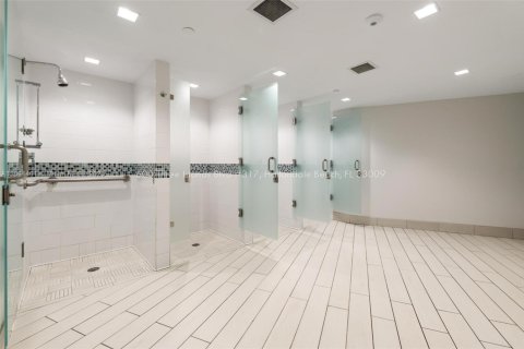 Condo in Hallandale Beach, Florida, 1 bedroom № 1947193 - photo 27