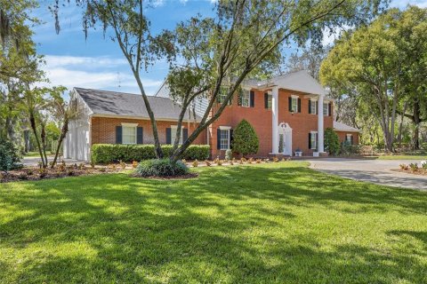 House in Plant City, Florida 4 bedrooms, 487.18 sq.m. № 2093876 - photo 2