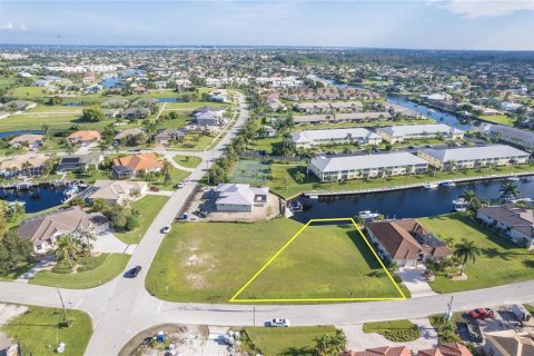 Terreno en venta en Punta Gorda, Florida № 1812972 - foto 1