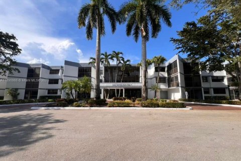 Copropriété à louer à Weston, Floride: 2 chambres, 114.73 m2 № 1945653 - photo 1