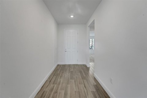 House in ANGELINE in Land O' Lakes, Florida 4 bedrooms, 287.9 sq.m. № 2152139 - photo 13