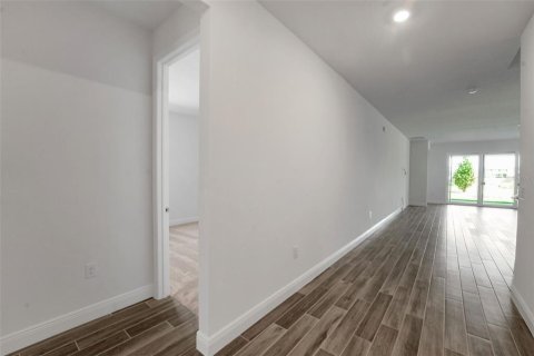 House in ANGELINE in Land O' Lakes, Florida 4 bedrooms, 287.9 sq.m. № 2152139 - photo 7
