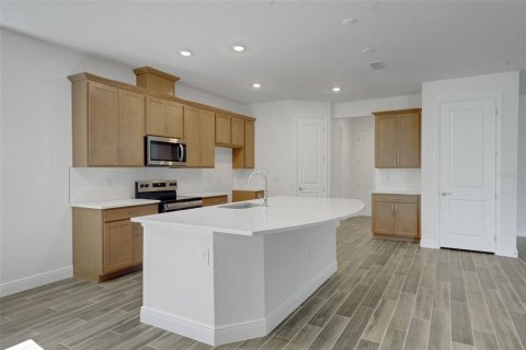 House in ANGELINE in Land O' Lakes, Florida 4 bedrooms, 287.9 sq.m. № 2152139 - photo 21