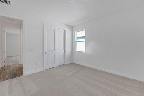 House in ANGELINE in Land O' Lakes, Florida 4 bedrooms, 287.9 sq.m. № 2152139 - photo 9