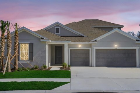 House in ANGELINE in Land O' Lakes, Florida 4 bedrooms, 287.9 sq.m. № 2152139 - photo 2