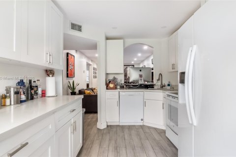 Condominio en venta en Pembroke Pines, Florida, 2 dormitorios, 75.72 m2 № 1819893 - foto 18