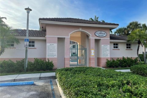 Condo in Pembroke Pines, Florida, 2 bedrooms  № 1819893 - photo 2