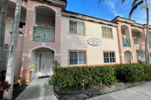 Condo in Pembroke Pines, Florida, 2 bedrooms  № 1819893 - photo 3