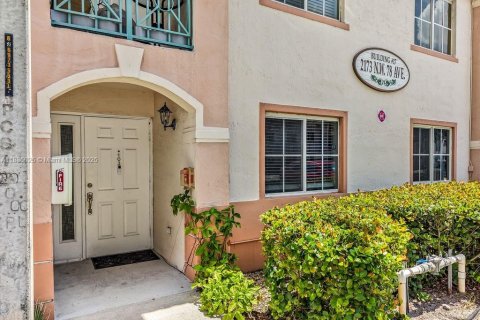 Condominio en venta en Pembroke Pines, Florida, 2 dormitorios, 75.72 m2 № 1819893 - foto 23