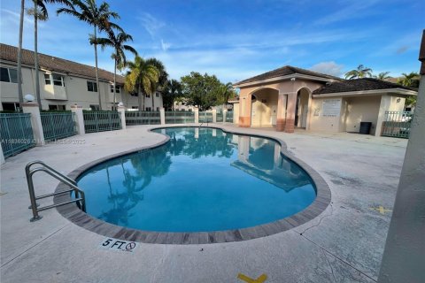 Condo in Pembroke Pines, Florida, 2 bedrooms  № 1819893 - photo 15