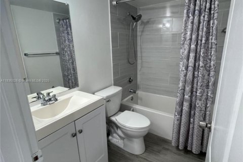 Condo in Pembroke Pines, Florida, 2 bedrooms  № 1819893 - photo 5