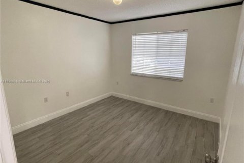 Condo in Pembroke Pines, Florida, 2 bedrooms  № 1819893 - photo 6