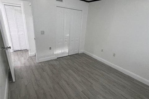 Condo in Pembroke Pines, Florida, 2 bedrooms  № 1819893 - photo 7
