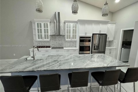 Casa en alquiler en Pompano Beach, Florida, 3 dormitorios, 182.18 m2 № 1993925 - foto 2