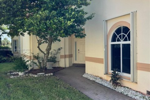 Casa en alquiler en Pompano Beach, Florida, 3 dormitorios, 182.18 m2 № 1993925 - foto 26