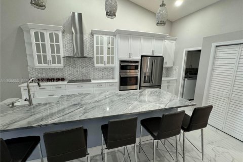 Casa en alquiler en Pompano Beach, Florida, 3 dormitorios, 182.18 m2 № 1993925 - foto 3