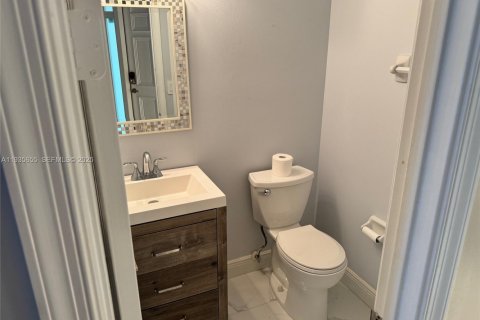 Casa en alquiler en Pompano Beach, Florida, 3 dormitorios, 182.18 m2 № 1993925 - foto 9