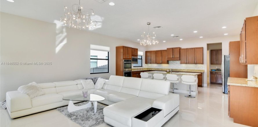 Дом в Бока-Ратон, Флорида 5 спален, 371.14м2 № 2021755