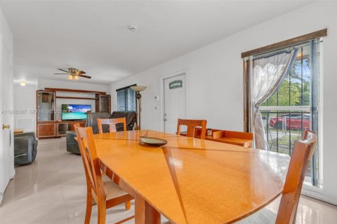 Casa en venta en Miami Gardens, Florida, 3 dormitorios, 106.84 m2 № 1986913 - foto 8