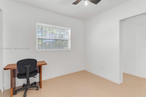 Casa en venta en Miami Gardens, Florida, 3 dormitorios, 106.84 m2 № 1986913 - foto 14