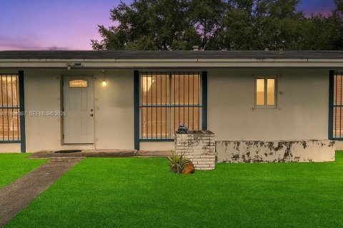 Casa en venta en Miami Gardens, Florida, 3 dormitorios, 106.84 m2 № 1986913 - foto 3