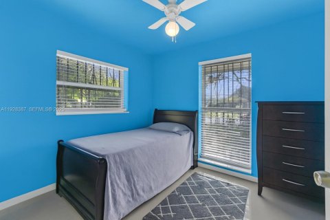 Casa en venta en Miami Gardens, Florida, 3 dormitorios, 106.84 m2 № 1986913 - foto 13