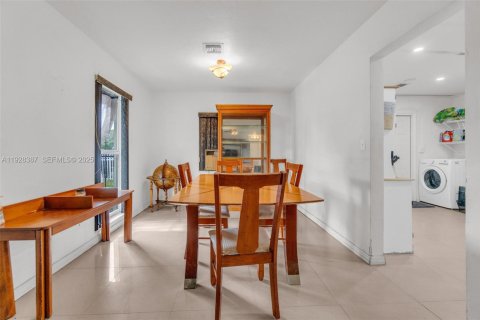 Casa en venta en Miami Gardens, Florida, 3 dormitorios, 106.84 m2 № 1986913 - foto 9