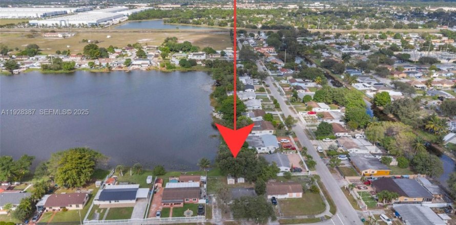 Casa en Miami Gardens, Florida 3 dormitorios, 106.84 m2 № 1986913