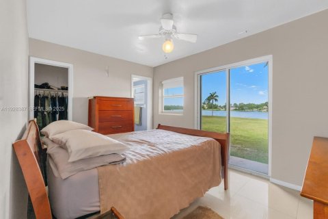 Casa en venta en Miami Gardens, Florida, 3 dormitorios, 106.84 m2 № 1986913 - foto 11