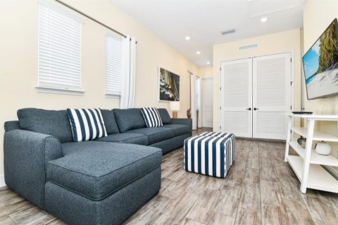 House in Kissimmee, Florida 3 bedrooms, 168.9 sq.m. № 1243635 - photo 7