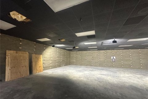 Propiedad comercial en alquiler en Englewood, Florida, 1672.24 m2 № 1769214 - foto 8