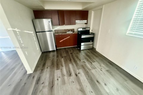 Villa ou maison à louer à Fort Lauderdale, Floride: 2 chambres, 353.31 m2 № 1993373 - photo 10