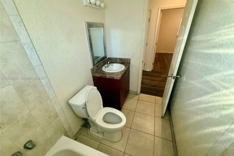Villa ou maison à louer à Fort Lauderdale, Floride: 2 chambres, 353.31 m2 № 1993373 - photo 5