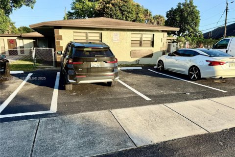 Villa ou maison à louer à Fort Lauderdale, Floride: 2 chambres, 353.31 m2 № 1993373 - photo 18