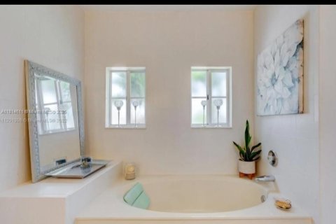 House in Homestead, Florida 3 bedrooms, 241.82 sq.m. № 1774407 - photo 21