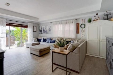 House in Homestead, Florida 3 bedrooms, 241.82 sq.m. № 1774407 - photo 13