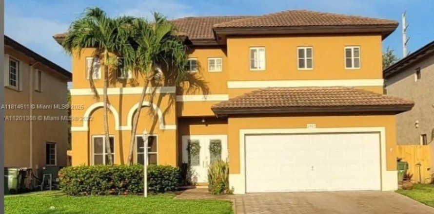House in Homestead, Florida 3 bedrooms, 241.82 sq.m. № 1774407